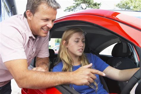 teens learning how to drive